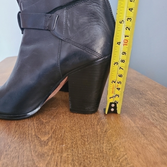 DONALD J Pliner Sarje Ankle Boots - Picture 15 of 16